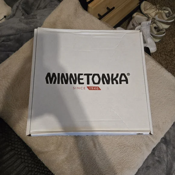 Minnetonka Size 8 Boots New - Picture 1 of 3
